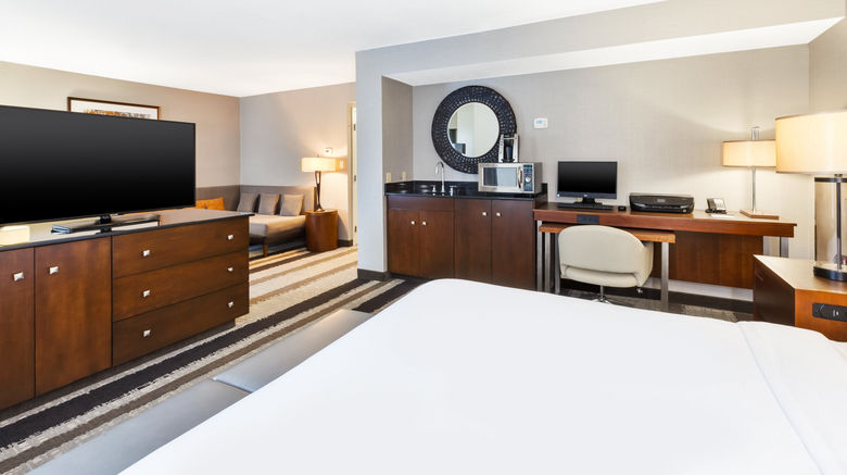 <b>Crowne Plaza Dulles Airport Suite</b>. Images powered by <a href="https://www.leonardoworldwide.com/" title="Leonardo Worldwide" target="_blank">Leonardo</a>.
