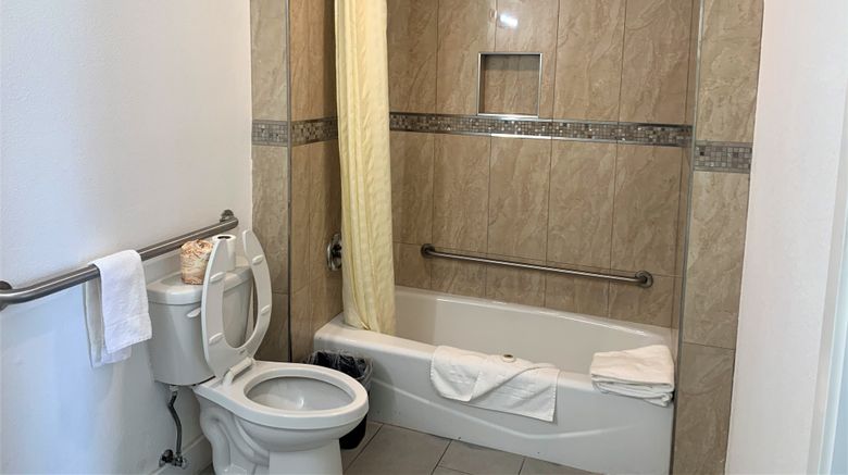 <b>Executive Inn Room</b>. Images powered by <a href="https://www.leonardoworldwide.com/" title="Leonardo Worldwide" target="_blank">Leonardo</a>.