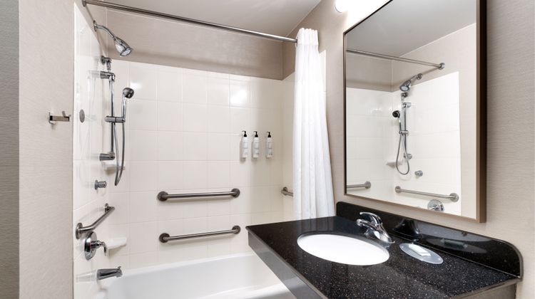 Fairfield Inn & Suites Albany Room