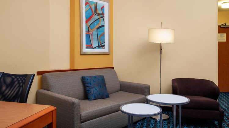 Fairfield Inn & Suites Augusta Room