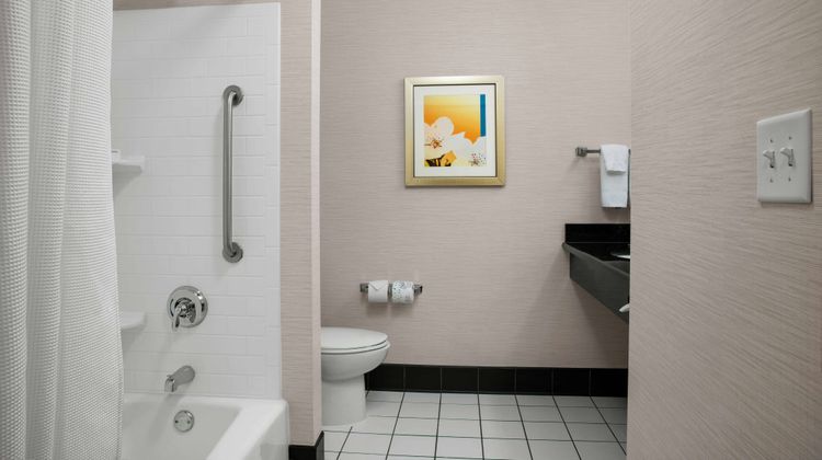 Fairfield Inn & Suites Augusta Room