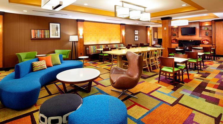 Fairfield Inn & Suites Neville Island Lobby