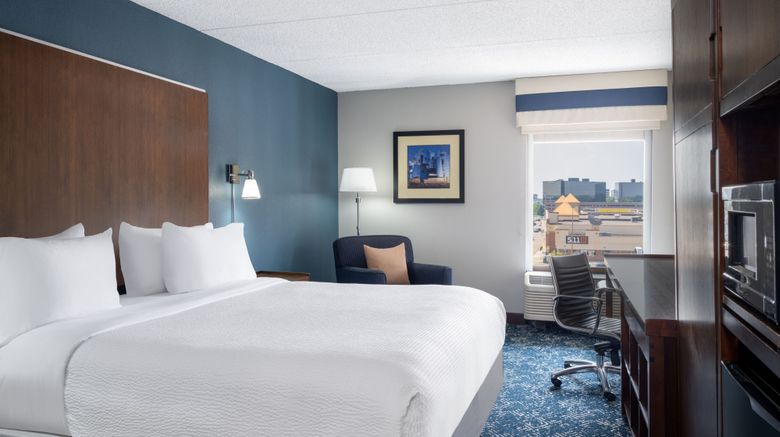 <b>Four Points by Sheraton Mall of America Room</b>. Images powered by <a href="https://www.leonardoworldwide.com/" title="Leonardo Worldwide" target="_blank">Leonardo</a>.