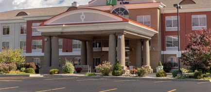 Holiday Inn Express & Suites Binghamton Exterior