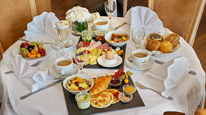 <b>Hotel Bayerischer Hof Dresden Restaurant</b>. Images powered by <a href="https://www.leonardoworldwide.com/" title="Leonardo Worldwide" target="_blank">Leonardo</a>.