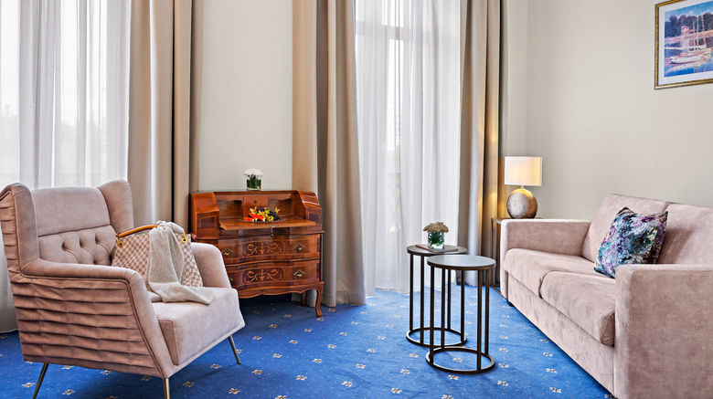 <b>Hotel Bayerischer Hof Dresden Suite</b>. Images powered by <a href="https://www.leonardoworldwide.com/" title="Leonardo Worldwide" target="_blank">Leonardo</a>.