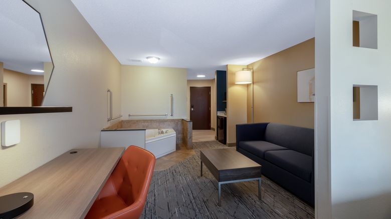 <b>Holiday Inn Express South - Mayo Area Suite</b>. Images powered by <a href="https://www.leonardoworldwide.com/" title="Leonardo Worldwide" target="_blank">Leonardo</a>.