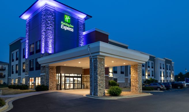 Holiday Inn Express South - Mayo Area Exterior
