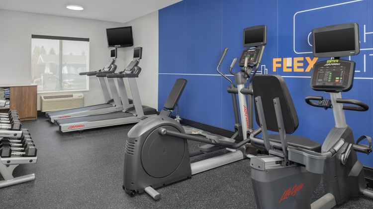 Holiday Inn Express & Suites Health Club