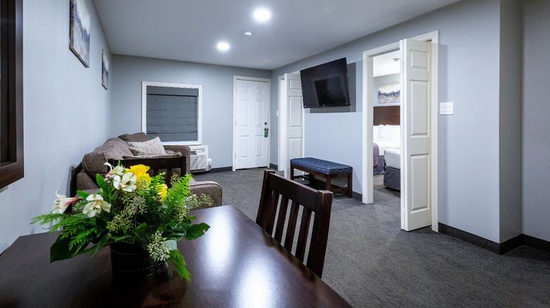 <b>Mount Madison Inn & Suites Suite</b>. Images powered by <a href="https://www.leonardoworldwide.com/" title="Leonardo Worldwide" target="_blank">Leonardo</a>.