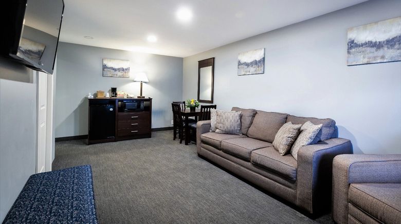 <b>Mount Madison Inn & Suites Suite</b>. Images powered by <a href="https://www.leonardoworldwide.com/" title="Leonardo Worldwide" target="_blank">Leonardo</a>.