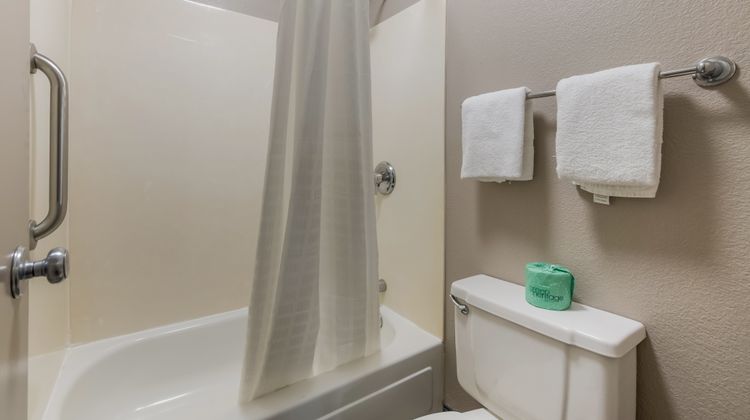 Red Roof Inn Hickory Room