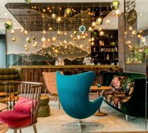 Motel One Salzburg Lobby