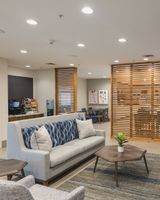 Holiday Inn Express & Suites