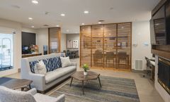Holiday Inn Express & Suites