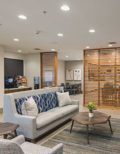 Holiday Inn Express & Suites