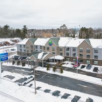 Holiday Inn Express & Suites