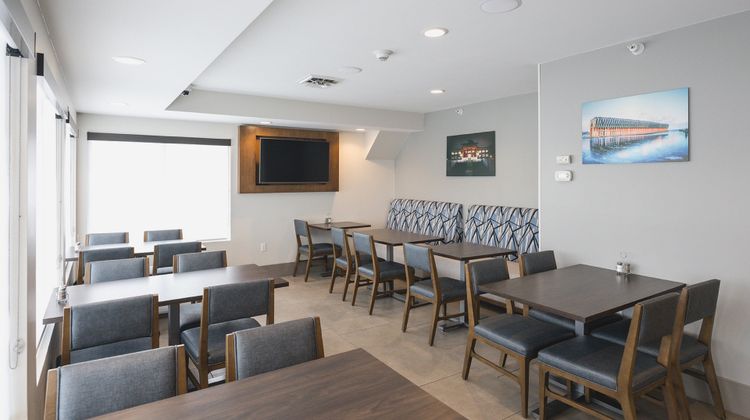 Holiday Inn Express & Suites Restaurant