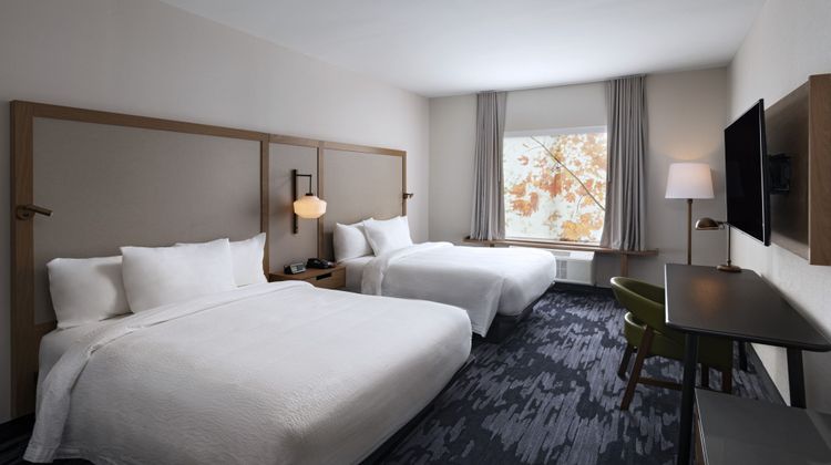 Fairfield Inn & Suites Waller Room
