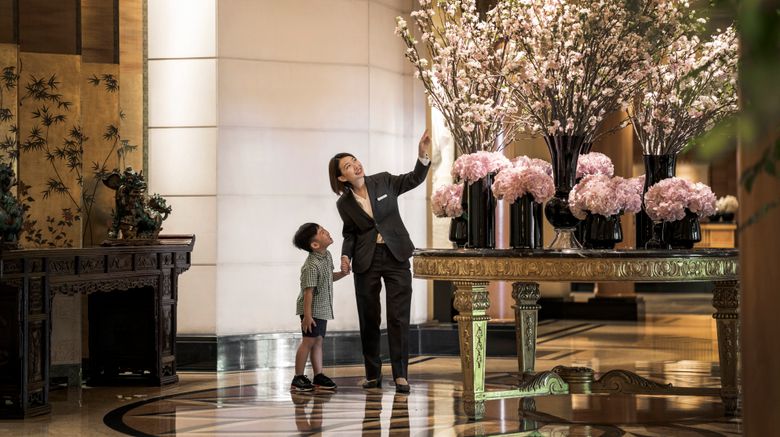 <b>Four Seasons Hotel Singapore Lobby</b>. Images powered by <a href=https://www.travelagewest.com/Hotels/Singapore-Singapore/
