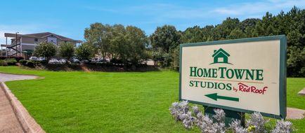 HomeTowne Studios Covington, GA Exterior