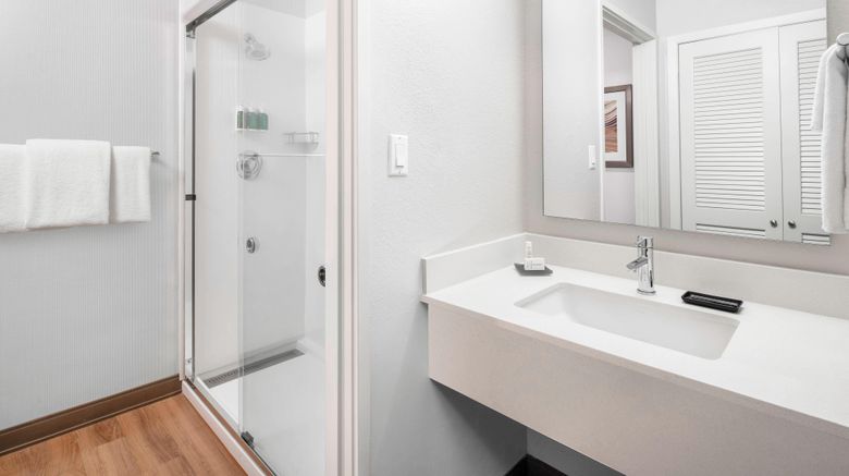 <b>Courtyard by Marriott Scottsdale North Room</b>. Images powered by <a href="https://www.leonardoworldwide.com/" title="Leonardo Worldwide" target="_blank">Leonardo</a>.