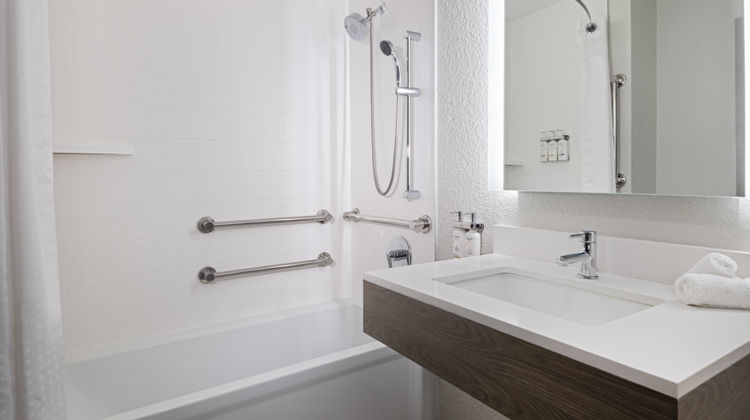 Holiday Inn Express Hotel & Suites Room