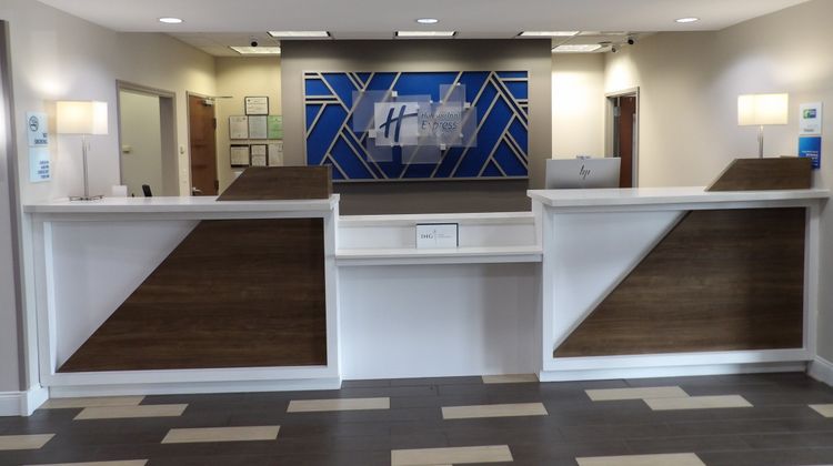 Holiday Inn Exp Ste Huntsville Airport Exterior
