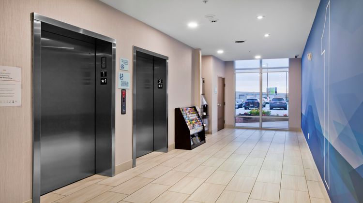 Holiday Inn Express & Stes Green River Lobby