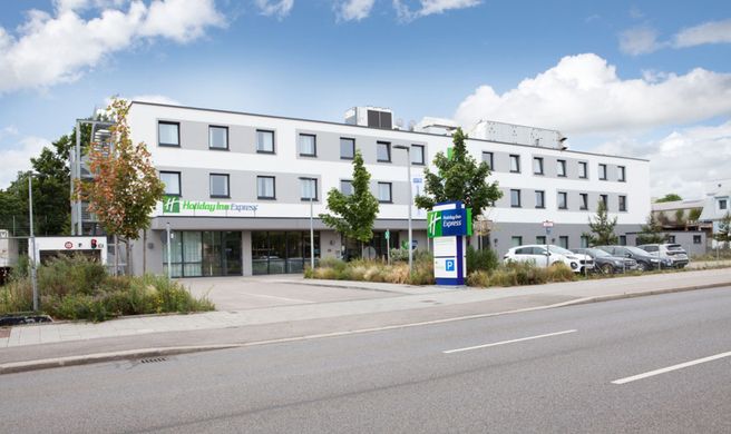 Holiday Inn Express Olympiapark Exterior