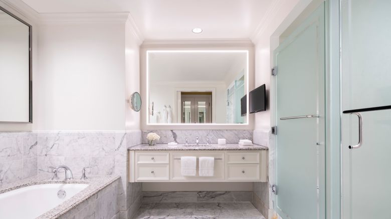 <b>Four Seasons Hotel Westlake Village Suite</b>. Images powered by <a href="https://www.leonardoworldwide.com/" title="Leonardo Worldwide" target="_blank">Leonardo</a>.