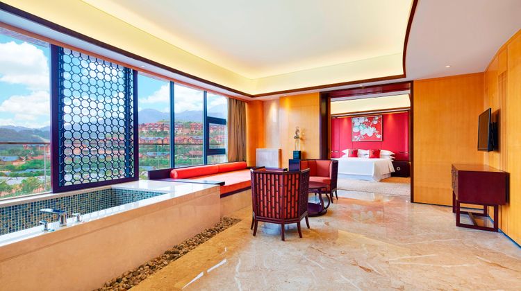 Four Points by Sheraton Heyuan Resort Suite