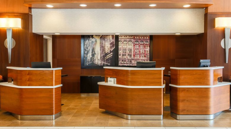 <b>Courtyard Marriott Pittsburgh Downtown Lobby</b>. Images powered by <a href="https://www.leonardoworldwide.com/" title="Leonardo Worldwide" target="_blank">Leonardo</a>.
