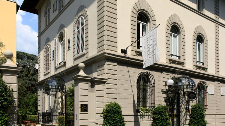 Hotel Regency Exterior