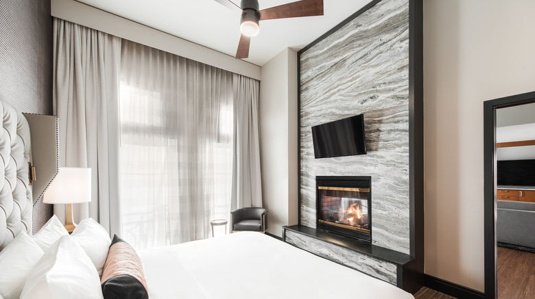 <b>The Heathman Hotel Kirkland Suite</b>. Images powered by <a href="https://www.leonardoworldwide.com/" title="Leonardo Worldwide" target="_blank">Leonardo</a>.