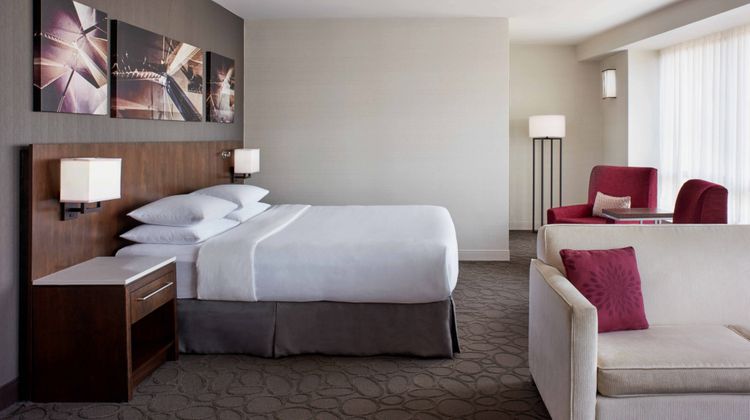 Delta Hotels Ottawa City Centre Suite