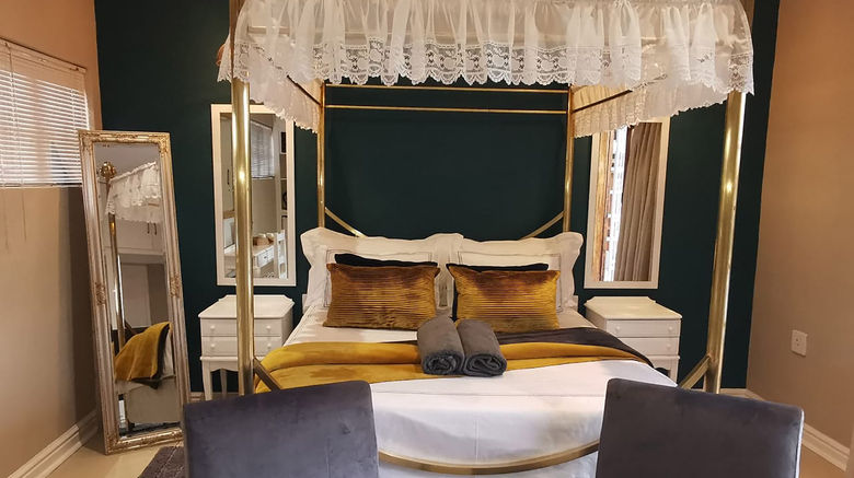 <b>Tri-Angle B&B Suite</b>. Images powered by <a href="https://www.leonardoworldwide.com/" title="Leonardo Worldwide" target="_blank">Leonardo</a>.