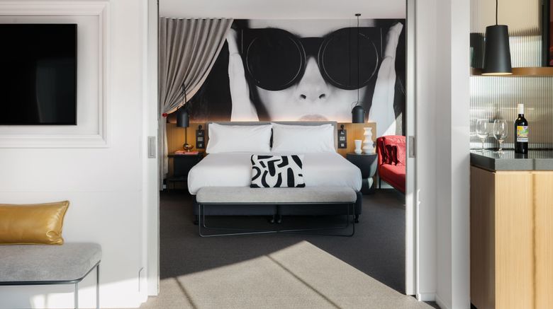 <b>Hotel Indigo Melbourne on Flinders Suite</b>. Images powered by <a href="https://www.leonardoworldwide.com/" title="Leonardo Worldwide" target="_blank">Leonardo</a>.