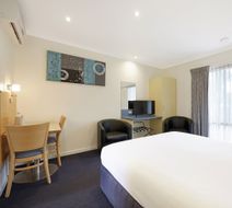 Hamilton Townhouse Motel Room
