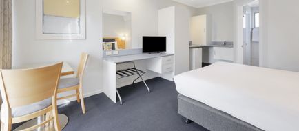 Hamilton Townhouse Motel Room