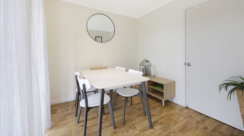 <b>Hamilton Townhouse Motel Room</b>. Images powered by <a href="https://www.leonardoworldwide.com/" title="Leonardo Worldwide" target="_blank">Leonardo</a>.