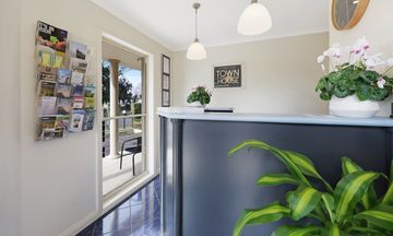 Hamilton Townhouse Motel