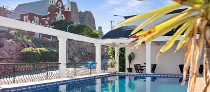 The Robert Towns Hotel Exterior