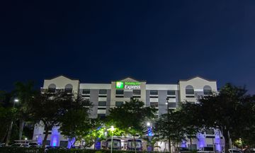 Holiday Inn Express & Suites FLL Arpt W