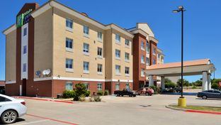 Holiday Inn Express Hotel & Suites