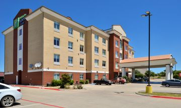 Holiday Inn Express Hotel & Suites
