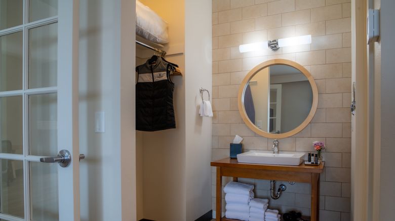 <b>Running Y Ranch Resort Room</b>. Images powered by <a href="https://www.leonardoworldwide.com/" title="Leonardo Worldwide" target="_blank">Leonardo</a>.