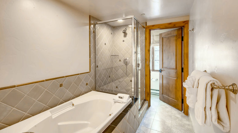 <b>Gravity Haus Vail Room</b>. Images powered by <a href="https://www.leonardoworldwide.com/" title="Leonardo Worldwide" target="_blank">Leonardo</a>.