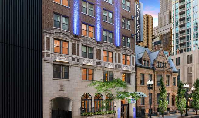 Holiday Inn Express Magnificent Mile Exterior