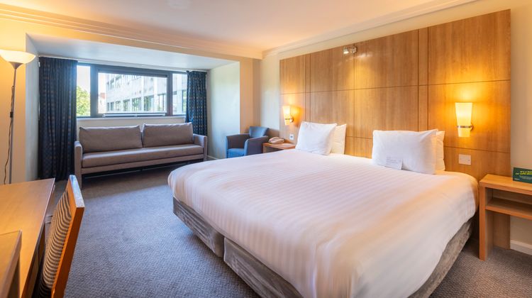 Holiday Inn Cardiff City Centre Room
